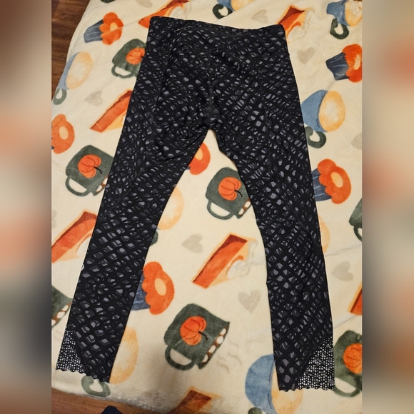 Lululemon leggings - Picture 2 of 4